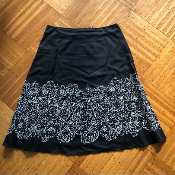 Garnet Hill • Saja Cutwork Linen Midi Skirt - Picture 4 of 6